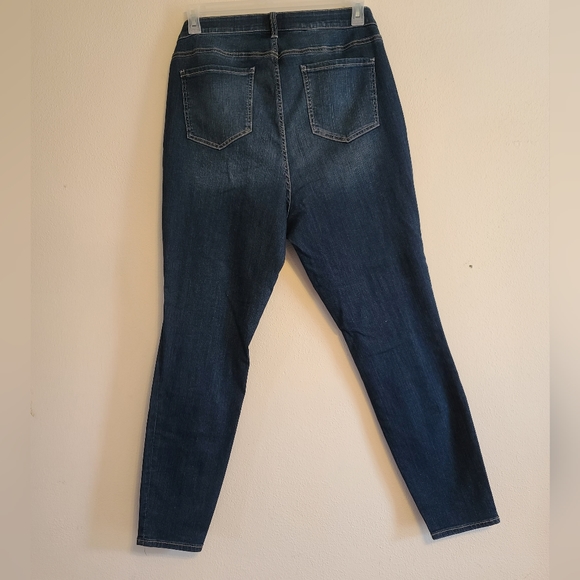 Torrid Premium Women's Size 18R Sky High Skinny Distressed Denim Blue Jeans - Picture 3 of 7